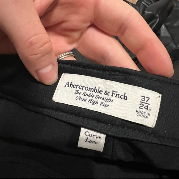 Abercrombie & Fitch Curve Love Vegan Leather Ankle Straight Pant - Picture 8 of 9